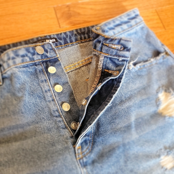 Shorts - Picture 2 of 3